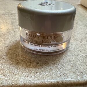 Body Firm Crepe Erase Line Smoothing Capsules